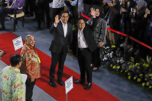 Paslon nomor urut 01 Anies Baswedan dan Muhaimin Iskandar menghadiri acara Paku Integritas KPK di Gedung KPK, Jakarta, Rabu (17/1/2024).
 Foto: Iqbal Firdaus/kumparan