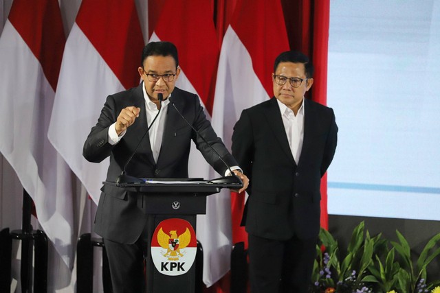 Paslon nomor urut 01 Anies Baswedan dan Muhaimin Iskandar menyampaikan gagasannya pada acara Paku Integritas KPK di Gedung KPK, Jakarta, Rabu (17/1/2024). Foto: Iqbal Firdaus/kumparan