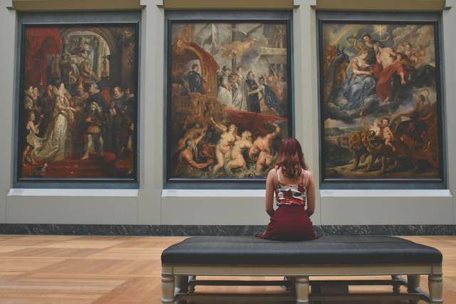Ilustrasi Fungsi Penentuan Tema Pameran. Sumber: Pexels/Una Laurencic