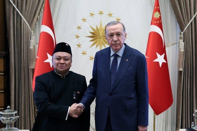 Duta Besar RI untuk Turki Achmad Rizal Purnama (kiri) bertemu Presiden Turki Recep Tayyip Erdogan (kanan) di Ankara, Rabu (17/1/2024). Foto: KBRI Ankara/HO ANTARA
