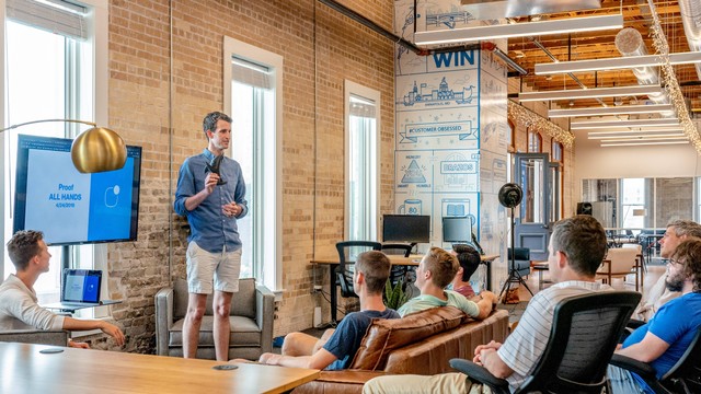 Ilustrasi Contoh Kata Sambutan Ketua Panitia Organisasi. Foto: Unsplash/Austin Distel
