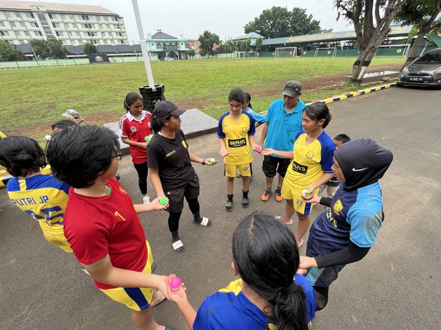 Para pemain Putri JP sedang challenge. Foto: Antika Fahira/kumparanBOLANITA