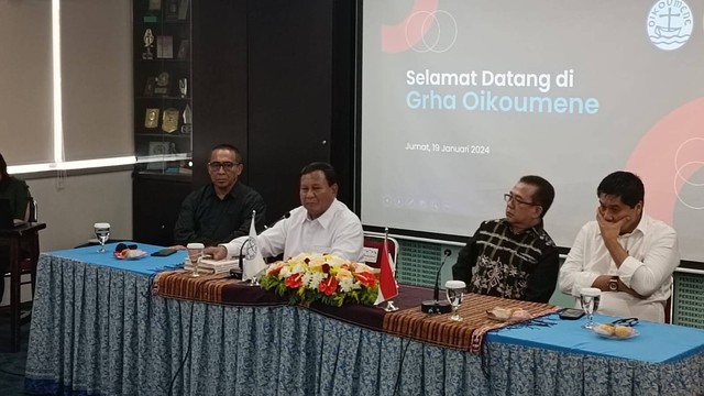 Capres nomor urut 02, Prabowo Subianto, menghadiri acara diskusi yang digelar oleh Persekutuan Gereja-gereja Indonesia di Salemba, Jakarta Pusat, Jumat (19/1/2024). Foto: Zamachsyari/kumparan