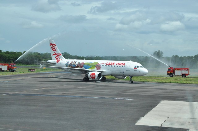 Pesawat milik maskapai AirAsia yang melayani rute penerbangan Lampung-Bali. | Foto : Dok. Pemprov Lampung