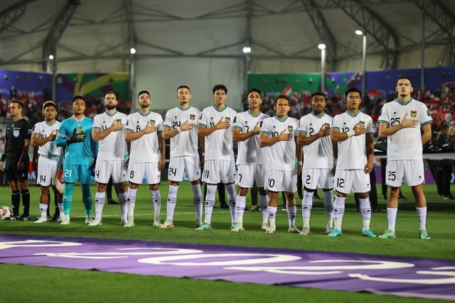 Skuad Timnas Indonesia di Piala Asia saat melawan Vietnam. Foto: Ibraheem Abu Mustafa/REUTERS