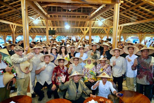 Rapat Pimpinan Nasional (Rapimnas) Himpunan Kerukunan Tani Indonesia (HKTI) resmi dukung Prabowo Subianto. 
 Foto: Dok. Istimewa