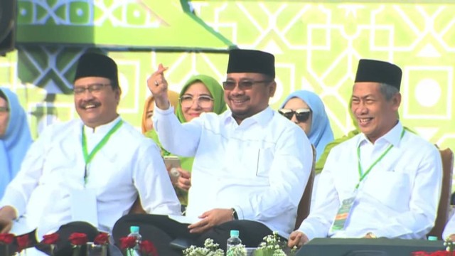 Menteri Agama, Yaqut Cholil Qoumas (tengah) hadir di Harlah ke-78 Muslimat NU di Stadion GBK, Senayan, Jakarta, Sabtu (20/1). Foto: Dok. NU