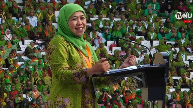 Khofifah memberi sambutan saat Harlah ke-78 Muslimat NU di Stadion GBK, Senayan, Jakarta, Sabtu (20/1). Foto: Dok. NU