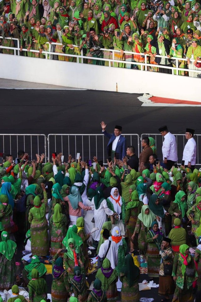 Presiden Jokowi hadir di Harlah ke-78 Muslimat NU di Stadion Utama GBK Senayan, Jakarta, Sabtu (20/1/2024). Foto: Jamal Ramadhan/kumparan