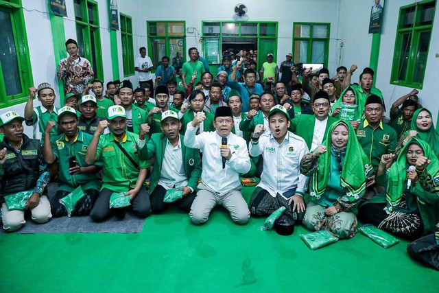 Plt Ketum PPP Muhamad Mardiono melakukan konsolidasi bersama kader di Kantor DPC PPP Brebes, Kecamatan Brebes, Kabupaten Brebes, Jawa Tengah, Jumat (19/1/2024). Foto: Dok. Istimewa