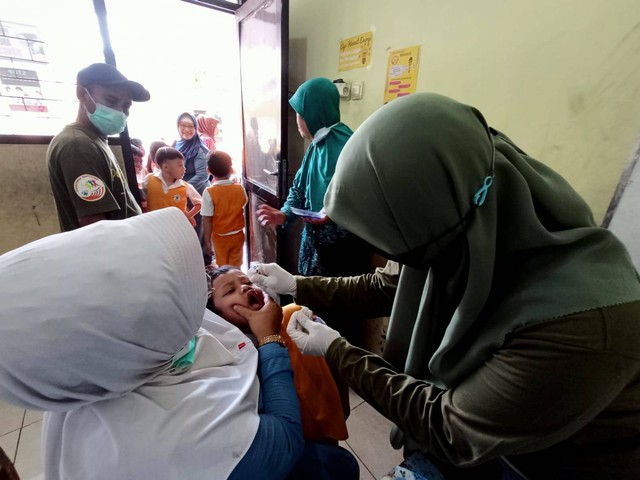 Pelaksanaan SUB PIN Polio di Surabaya. Foto: Masruroh/Basra