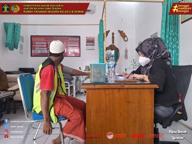 Kolaborasi Dr. Aini dan Dr. Widya: Pemeriksaan Kesehatan Rutin di Rutan Demak 