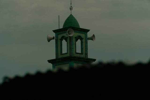 Sejarah Makam Mbah Priok. Foto hanya sebagai ilustrasi saja, bukan lokasi sebenarnya. Sumber: Unsplash/Haidar Assegaf.