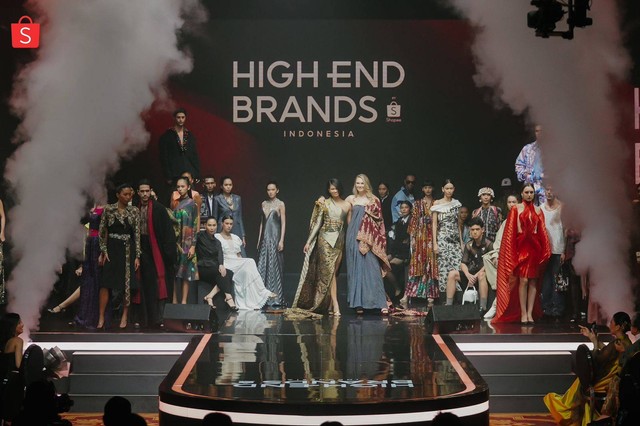 Shopee Indonesia menghadirkan fitur baru yakni High-End Brands (HEB) Indonesia, Sabtu (20/1). 