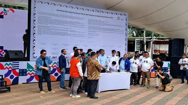 Deklarasi pemilu damai di media sosial dan launching mobil pojok pengawasan Bawaslu di MH Thamrin, Minggu (21/1/2024). Foto: Annisa Thahira Madina/kumparan