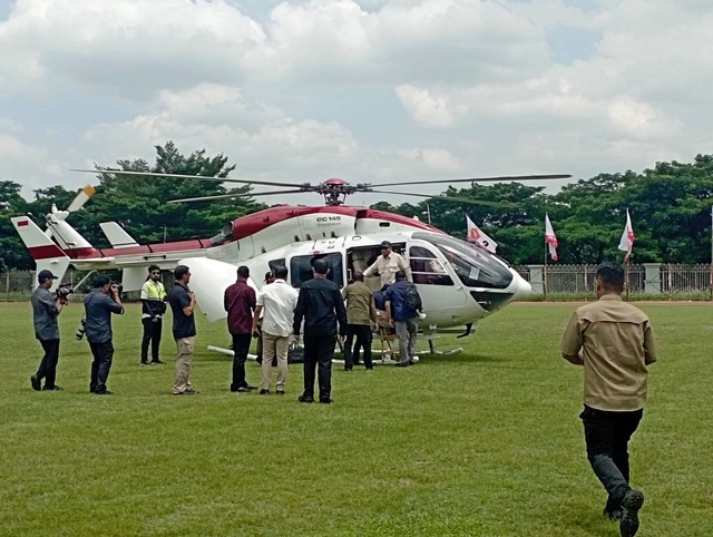 Calon Presiden (Capres) Prabowo Subianto tiba di Stadion Pakansari, Cibinong, Kabupaten Bogor, Minggu (21/1/2024). Foto: kumparan