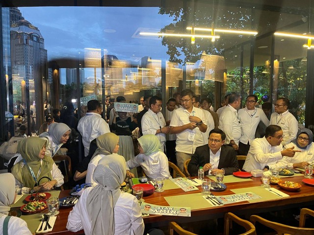 Paslon 01, Anies Baswedan dan Cak Imin di ON3 Senayan, Jakarta. Foto: Haya Syahira/kumparan