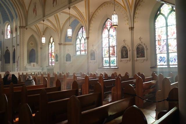 Gereja Santa Theresia Sedayu. Foto hanyalah ilustrasi, bukan tempat yang sebenarnya. Sumber: Unsplash/Channel 82