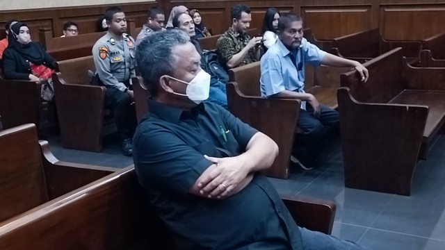 Ketua DPRD DKI Jakarta, Prasetyo Edi Marsudi, dihadirkan sebagai saksi di sidang lanjutan pengadaan lahan Pulo Gebang, Senin (22/1/2024). Foto: Hedi/kumparan