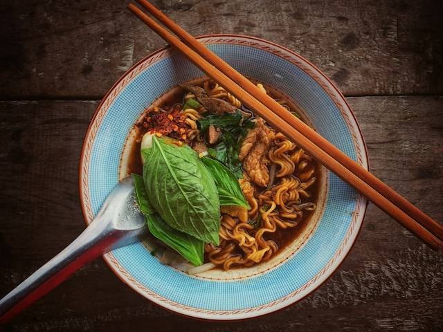 Kedai bakmi di Jakarta Utara. Foto hanya ilustrasi, bukan tempat sebenarnya. Sumber: Unsplash/Pui Bear