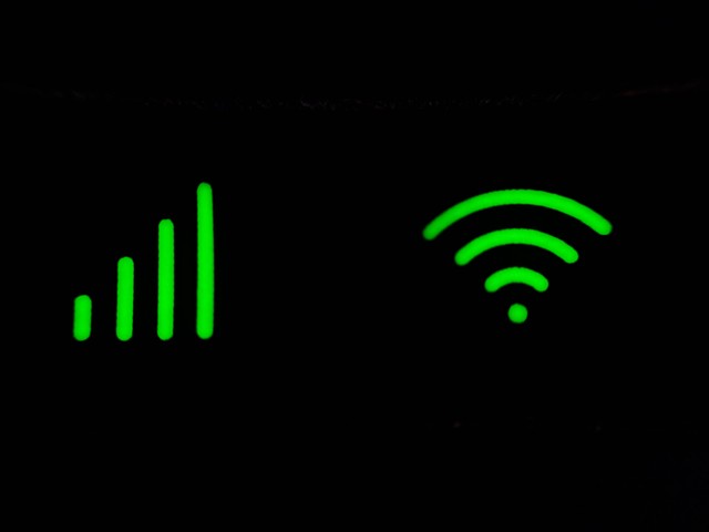 Ilustrasi sinyal Wi-Fi. Foto: unsplash 