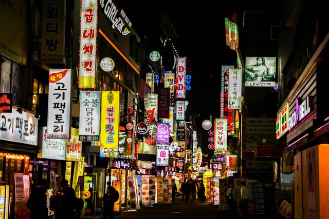 Ungkapan permisi dalam Korea bisa berbeda-beda, tergantung pada situasi dan kondisi. Foto: Pexels.com