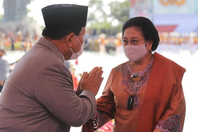 Momen Prabowo Zubianto bersama Megawati Soekarnoputri. Foto: Instagram/@prabowo