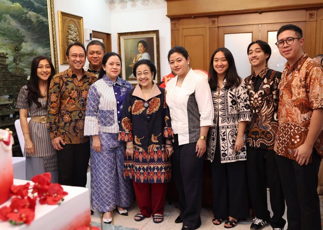 Megawati Merayakan Ulang Tahun ke-77 bersama  anak-anak, menantu, dan cucu-cucunya. Dok PDIP