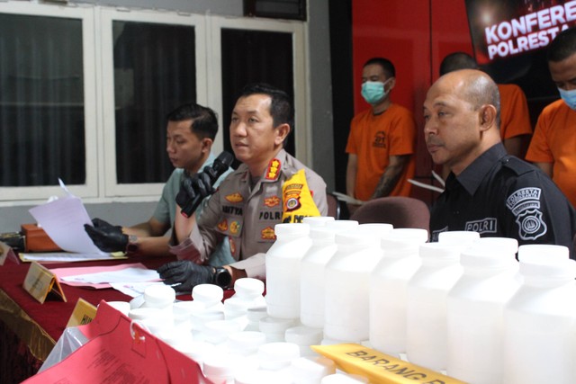 Konferensi pers pengungkapan kasus peredaran obat berbahaya di Polresta Yogyakarta. Foto: Polresta Yogyakarta