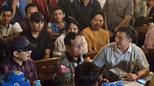 Cawapres nomor urut 03 Mahfud MD dalam acara tabrak prof di Kota Semarang. Foto: Intan Alliva Khansa/kumparan