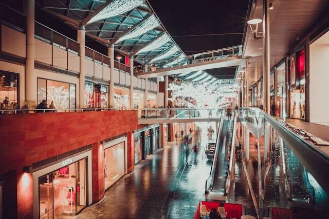 Mall Artha Gading Jakarta. Foto hanya ilustrasi, bukan tempat yang sebenarnya. Sumber foto: Unsplash/Carl