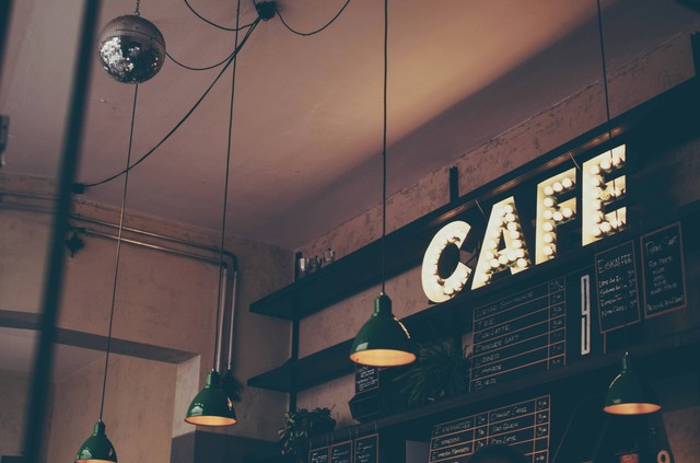 Ilustrasi Cafe di Mojokerto. Foto: Unsplash/Michał Parzuchowski.