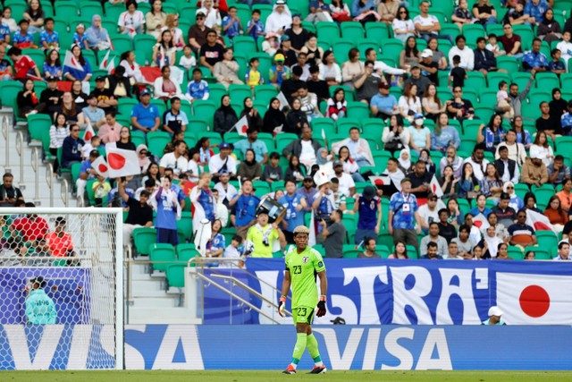 Reaksi kiper Jepang Zion Suzuki saat pertandingan sepak bola Grup D Piala Asia AFC Qatar 2023 antara Jepang dan Vietnam di Stadion Al-Thumama di Doha pada 14 Januari 2024. Foto: Karim Jaafar/AFP