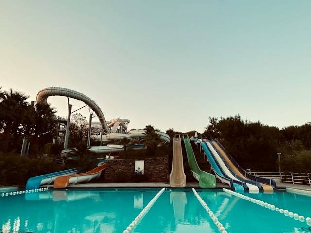 Waterboom Sidembunut Bali. Foto hanya ilustrasi bukan tempat sebenarnya. Sumber foto: Unsplash.com/Cemre Pacun