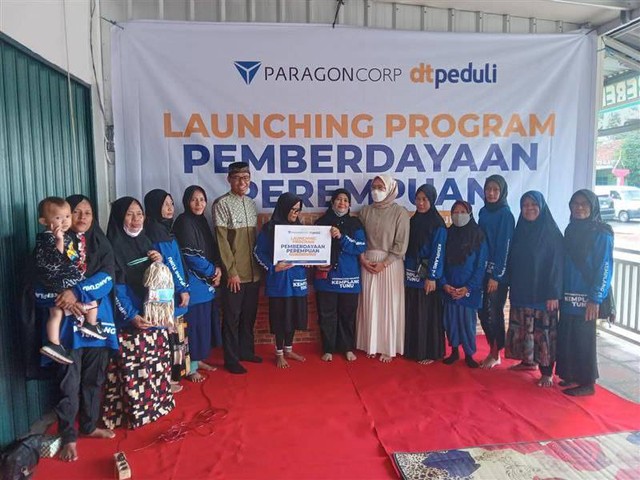 Program Pemberdayaan Perempuan Dukung Penjual Kemplang di Palembang