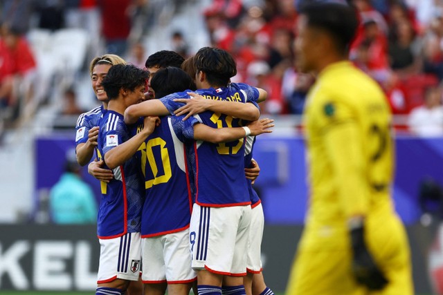 Selebrasi pemain Timnas Jepang usai mencetak gol ke gawang Timnas Indonesia pada pertandingan Grup D Piala Asia 2023 di Stadion Al Thumama, Doha, Qatar, Rabu (24/1/2024). Foto: Molly Darlington/REUTERS