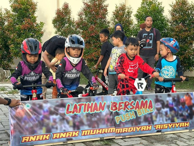 Pushbike anak-anak di kompleks Kampus Utama Universitas Ahmad Dahlan (UAD) (Dok. Istimewa)