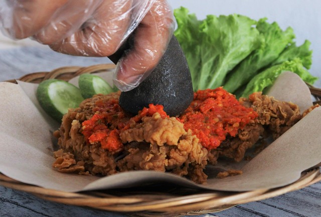 Rekomendasi Ayam Geprek di Bandung. Sumber: Unplash/Yazid N
