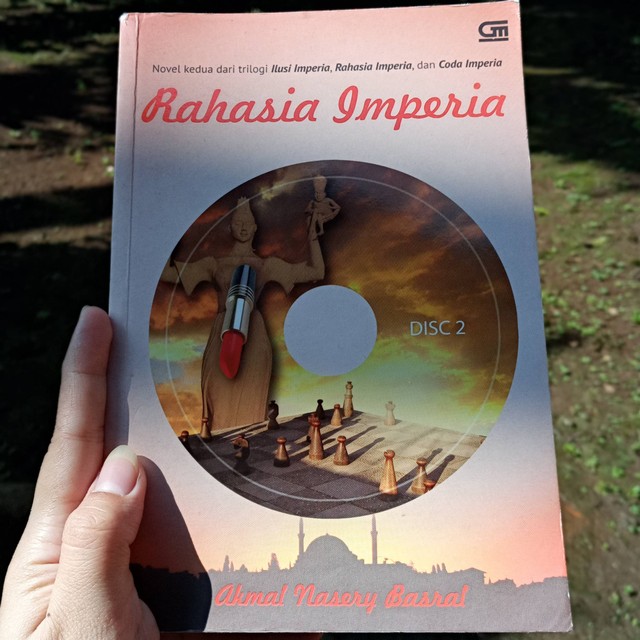 Foto Buku Rahasia Imperia (sumber : dokumen penulis)