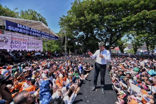 Capres nomor urut 01 Anies Baswedan berkampanye di GOR H. Agus Salim, Padang, Kamis (25/1/2024). Foto: Dok. Istimewa