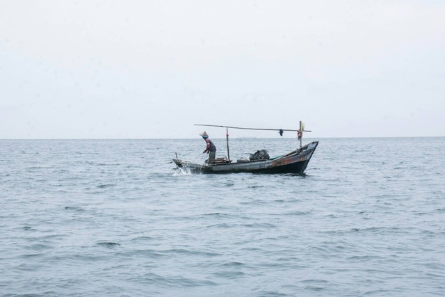 Ilustrasi untuk Peran Nelayan di Tempat Pelelangan Ikan adalah Sebagai. Sumber: Unsplash/Rio Lecatompessy