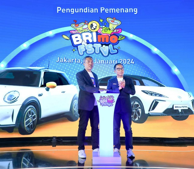 BRI mengumumkan 15 nasabah pemenang mobil listrik dari program BRImo FSTVL 2023. Foto: dok. BRI