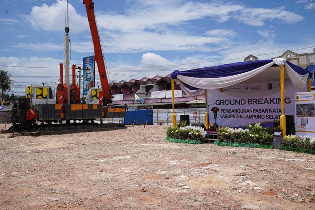 Pasar Natar Lampung dibongkar dan akan diubah menjadi pasar modern. | Foto : Dok. Kemendag RI