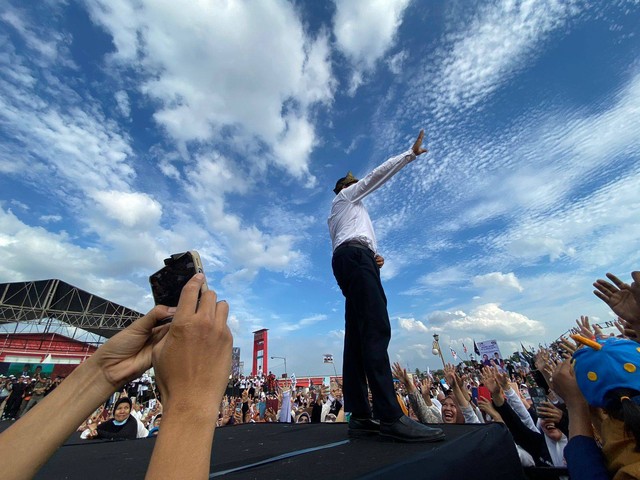 Calon Presiden RI nomor urut 01, Anies Baswedan, saat kampanye akbar di Palembang. (foto: Abdullah Toriq/Urban Id)