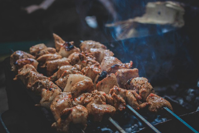 Sejarah Sate Maranggi dan Resepnya, Kuliner Khas Purwakarta. Foto: Pexels/samer daboul.