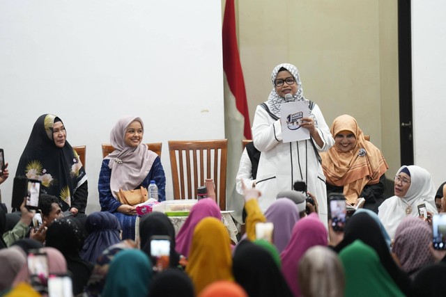 Istri Capres nomor urut 01 Anies Baswedan, Fery Farhati menghadiri Majelis Taklim Abu Bakar bin Hasan Al-Attas Az Zabidi di Ternate.  Foto: Dok. Istimewa