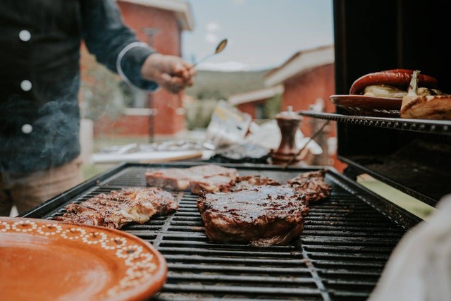 Mr. Park SCBD, Korean Barbeque Grill. Foto hanya ilustrasi, bukan yang sebenarnya. Sumber: Pexels/Amar  Preciado