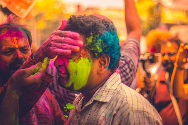 Foto hanya ilustrasi. Pertanyaan tentang kolaborasi budaya. Sumber: Pexels / Aneesh Ans