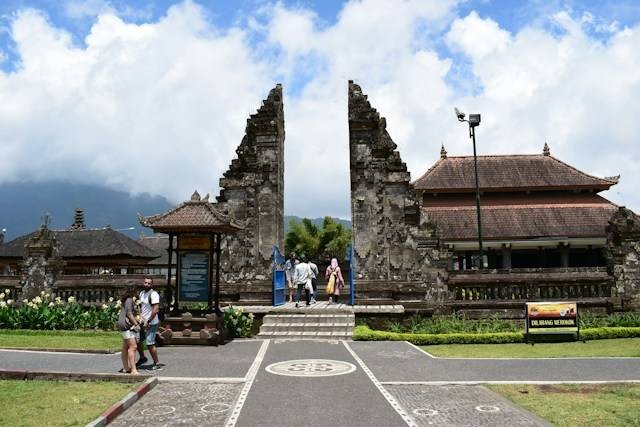 Pura Pejinengan Gunung Tap Sai. Foto hanya ilustrasi bukan tempat sebenarnya. Sumber foto: Unsplash.com/dw1 damarnesia