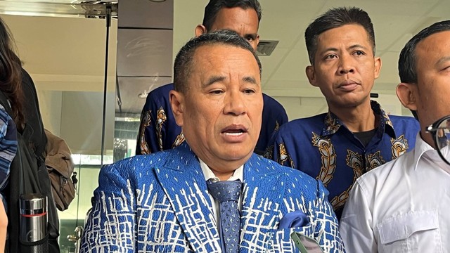 Pengacara kondang Hotman Paris saat ditemui awak media di Kantor Kemenko Marves, Jakarta pada Jumat (26/1/2024).
 Foto: Widya Islamiati/kumparan